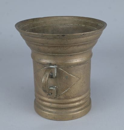 Large Flemish bronze mortar, 17th century
A...