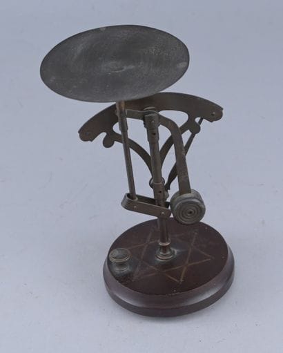 Dial-type letter scale, late 19th century

A...