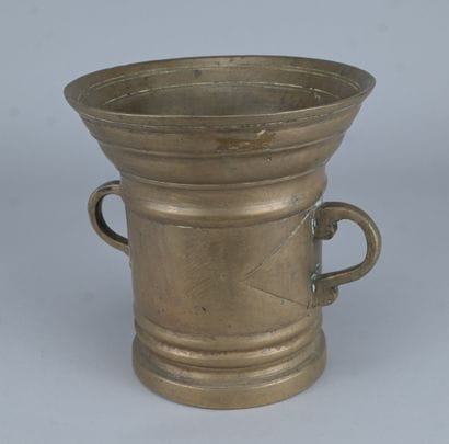 Large Flemish bronze mortar, 17th century
A...