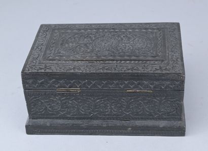 Anglo-Indian carved ebony box, circa 1900

Anglo-Indian...