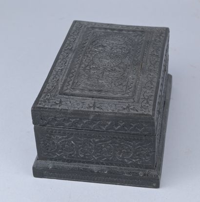 Anglo-Indian carved ebony box, circa 1900

Anglo-Indian...