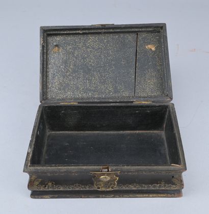 Lacquered wooden sewing box, 18th century

Wooden...
