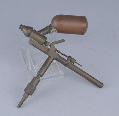 K. Tribelhorn airbrush, circa 1900

Airbrush...