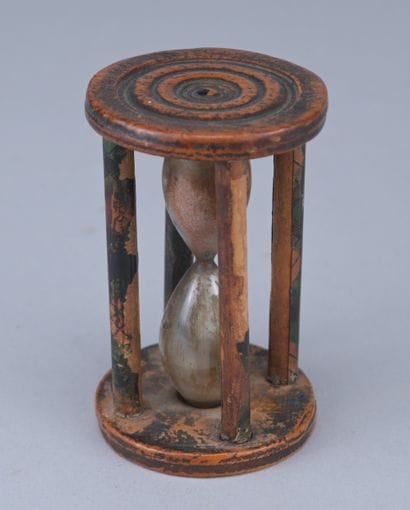 Painted wooden tabletop hourglass, 19th century

Small...