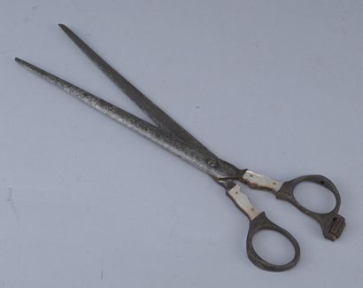 Graduated steel tailor’s scissors, circa...