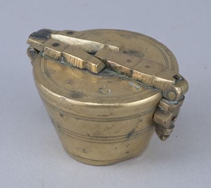 Set of brass cup weights, 18th century

A...
