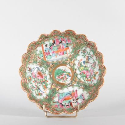 China – Polylobed Canton porcelain bowl,...