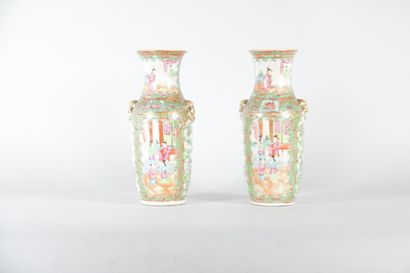 China – Pair of Canton porcelain vases, Famille...