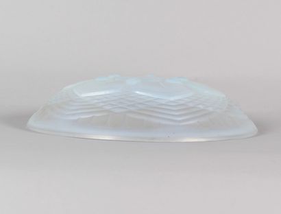 Molded opalescent glass bowl – French glassware,...