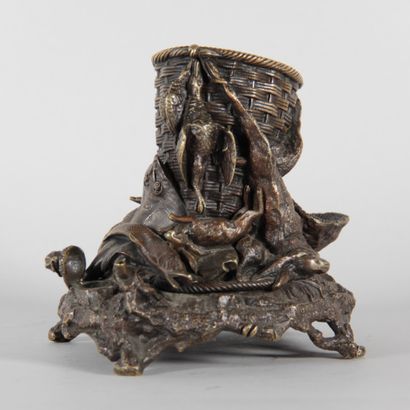 Rare bronze pyrogene decorated with hunting...