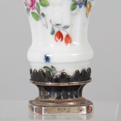 Meissen – Small polychrome porcelain seal...