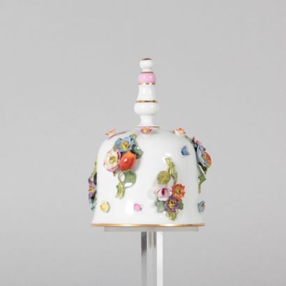 MEISSEN – Small porcelain table bell with...