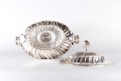 Large lidded soup tureen and its stand, made...