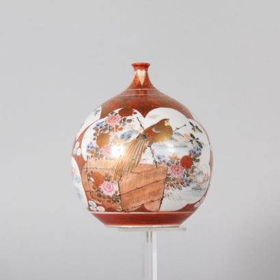 JAPAN – Kutani porcelain vase decorated with...