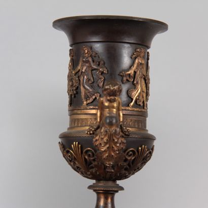 Pair of Empire-period Medici vases in patinated...