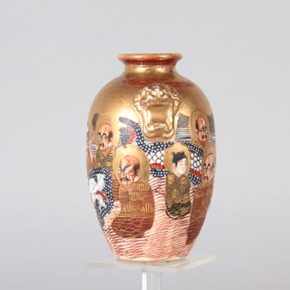 JAPAN – Satsuma vase with Rakan and dragon...