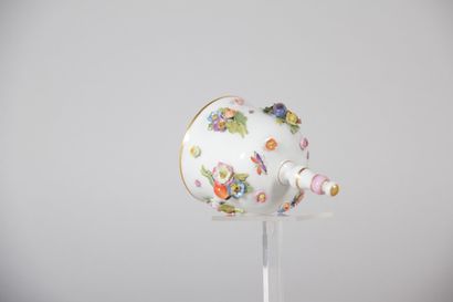 MEISSEN – Small porcelain table bell with...