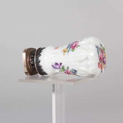 Meissen – Small polychrome porcelain seal...