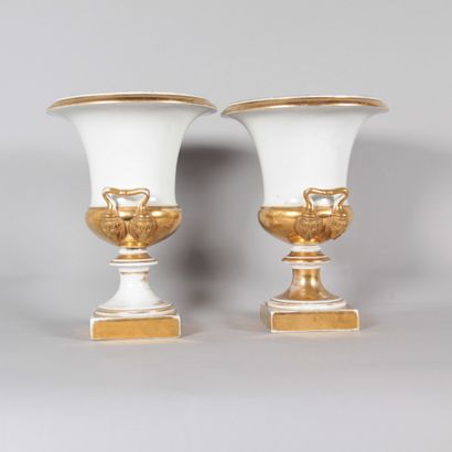Pair of white and gold Medici vases – Empire...