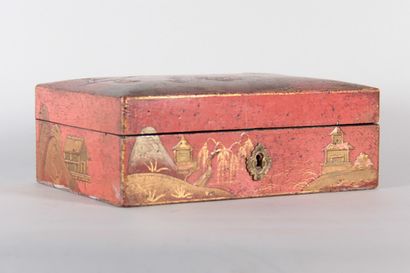 Lacquered wooden spa box with chinoiserie...
