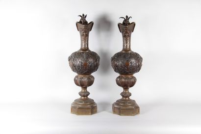 Pair of large bronze ewers with patina –...