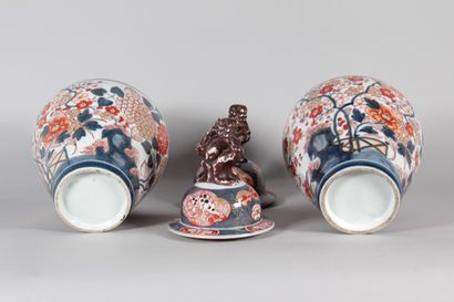 Japan – 19th century – Pair of lidded Imari...