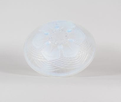 Molded opalescent glass bowl – French glassware,...