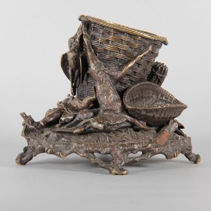 Rare bronze pyrogene decorated with hunting...