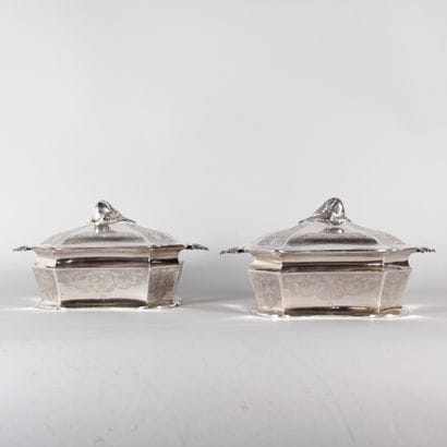 Pair of lidded vegetable bowls in solid silver...