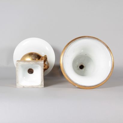Pair of white and gold Medici vases – Empire...