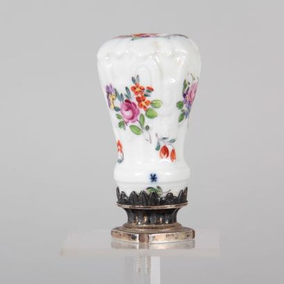 Meissen – Small polychrome porcelain seal...