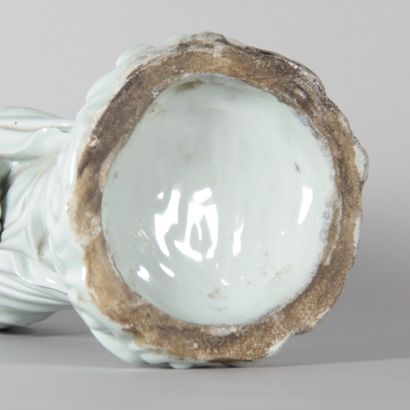 Guanyin in Blanc de Chine porcelain, 18th...