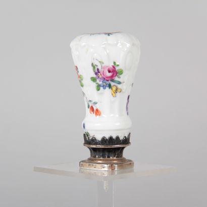 Meissen – Small polychrome porcelain seal...