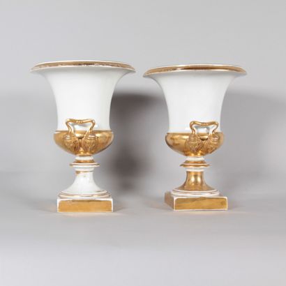 Pair of white and gold Medici vases – Empire...