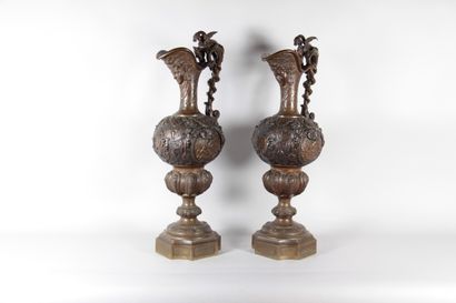 Pair of large bronze ewers with patina –...