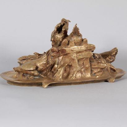 Bronze inkwell signed E. Sanglem

Gilded...