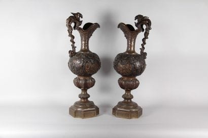 Pair of large bronze ewers with patina –...