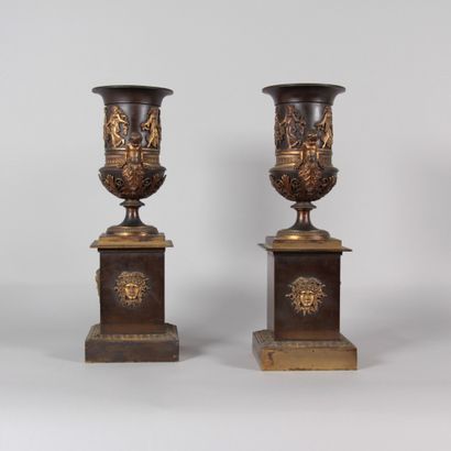 Pair of Empire-period Medici vases in patinated...
