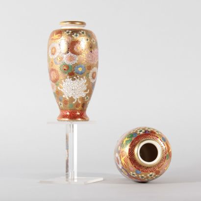 JAPAN – Pair of small Satsuma vases with...