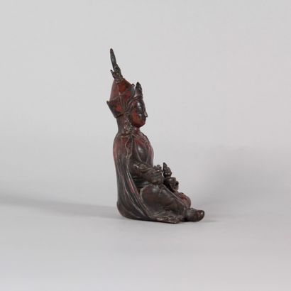 Seated Buddha in patinated bronze – Tibet,...
