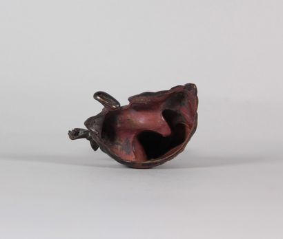Seated Buddha in patinated bronze – Tibet,...