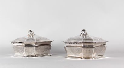 Pair of lidded vegetable bowls in solid silver...