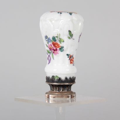 Meissen – Small polychrome porcelain seal...