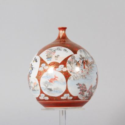 JAPAN – Kutani porcelain vase decorated with...