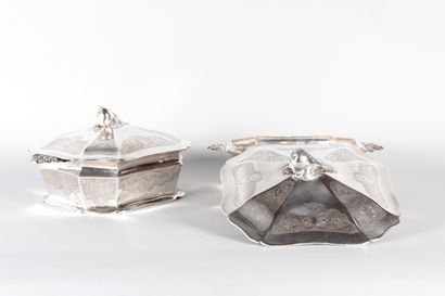 Pair of lidded vegetable bowls in solid silver...