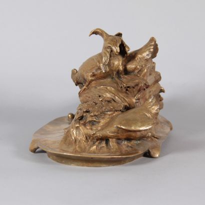 Bronze inkwell signed E. Sanglem

Gilded...