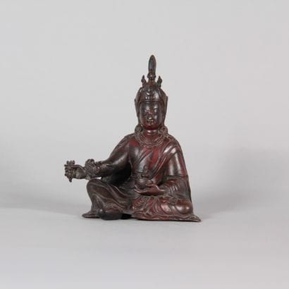 Seated Buddha in patinated bronze – Tibet,...