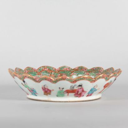 China – Polylobed Canton porcelain bowl,...