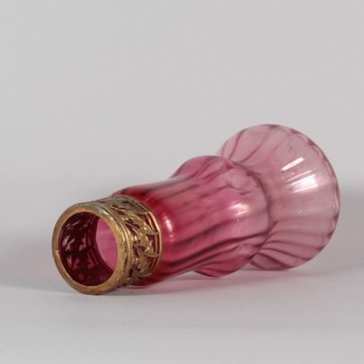 Art Nouveau Vase in Iridescent Pink Glass...