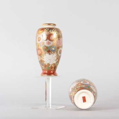JAPAN – Pair of small Satsuma vases with...